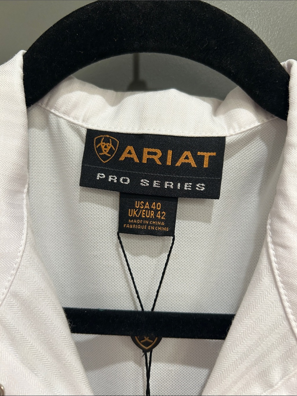 Ariat White Long-Sleeve Show Shirt with Pinstripe Front NWT - Picture 2 of 9